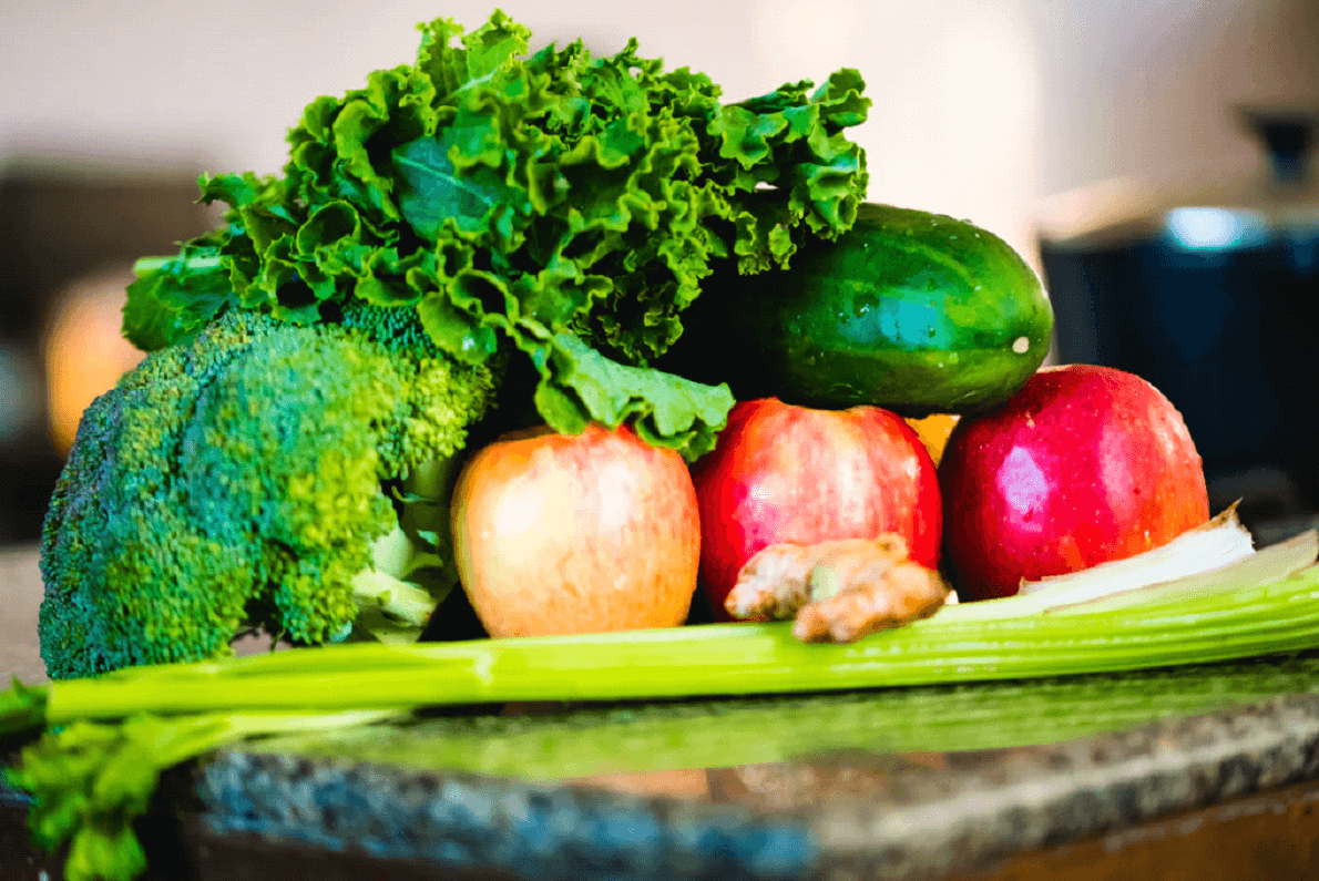 A alimentação contra o câncer se baseia na ingestão regrada e correta de certos tipos de alimentos que auxiliam na formação de um corpo mais forte tanto para o tratamento quanto prevenção